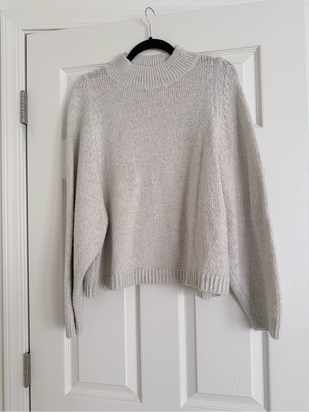 Old Navy Women's Light Gray Turtleneck Sweater